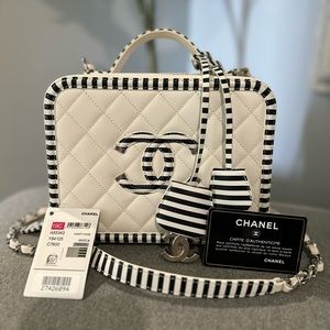 BRAND NEW WITH TAGS Chanel medium Filigree Vanity Case!!